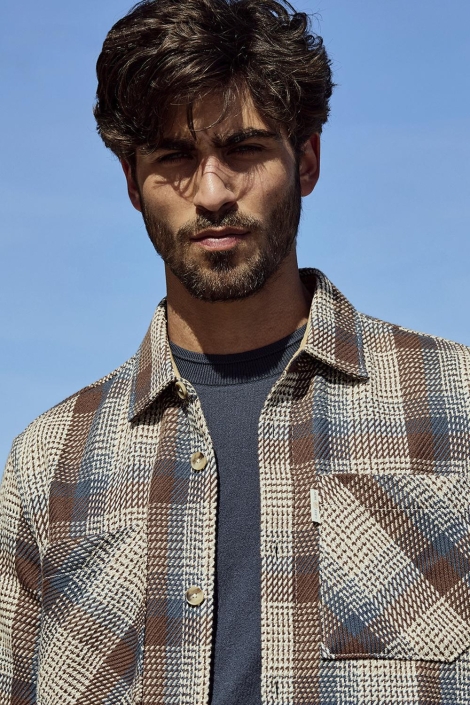 Cast Iron bruine heren overhemd | Sfeerbeeld, In situatie