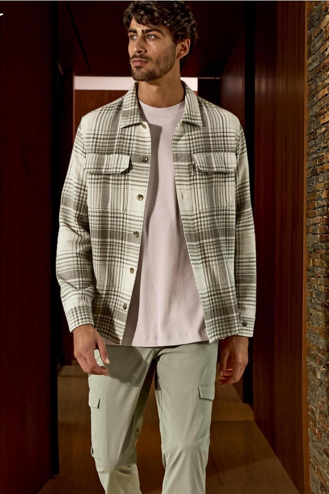 Cast Iron groene heren overhemd | Sfeerbeeld, In situatie