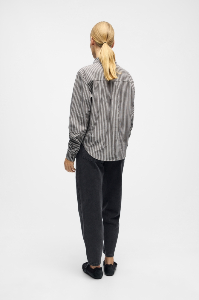 Object bruine dames blouse | Model achteraanzicht