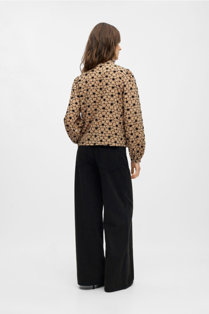 Object bruine dames blouse | Model achteraanzicht