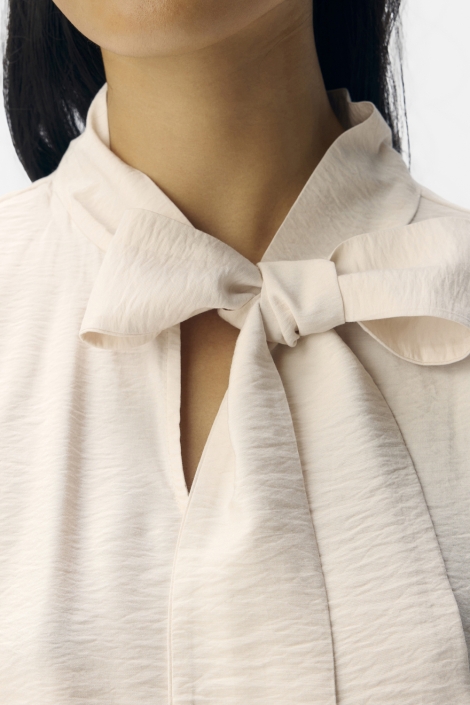 Object beige dames blouse | Close up