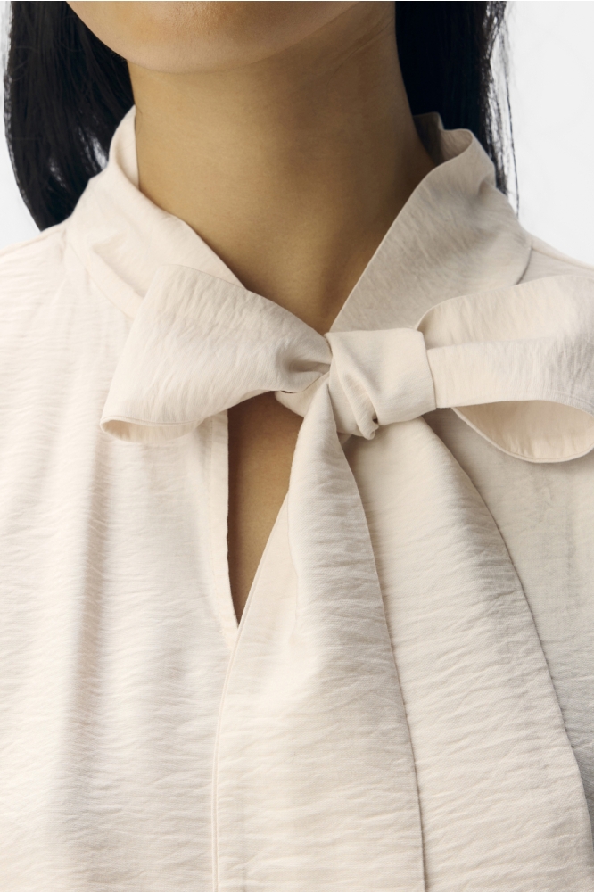 Object beige dames blouse | Close up
