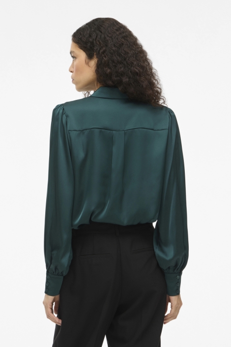 Vila groene dames blouse | Model achteraanzicht