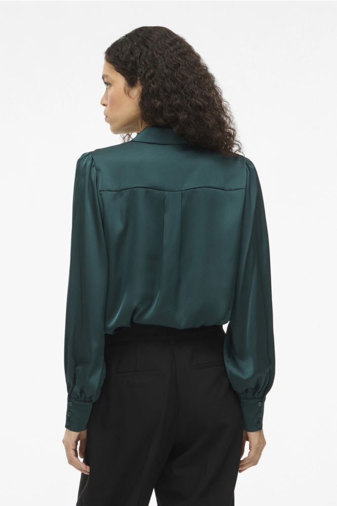 Vila groene dames blouse | Model achteraanzicht