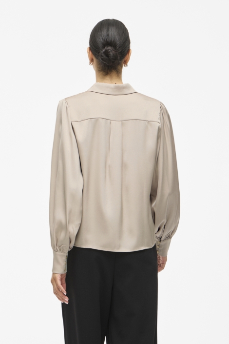 Vila beige dames blouse | Model achteraanzicht