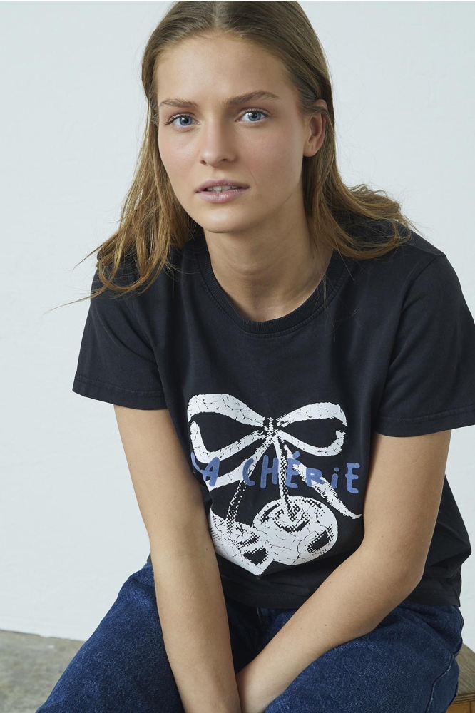 SisterS point zwarte dames t-shirt | Sfeerbeeld, In situatie