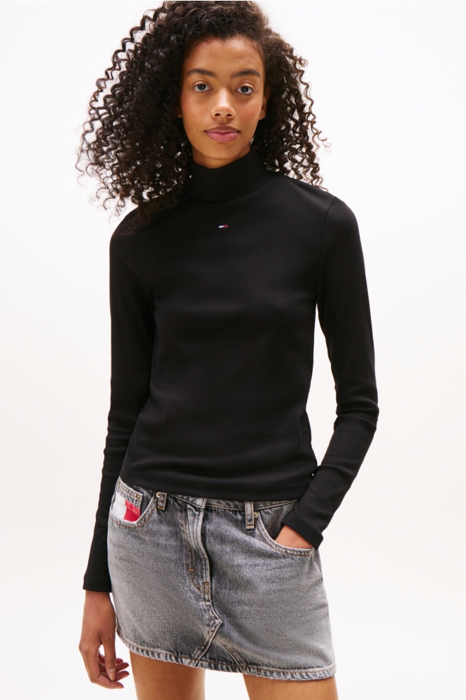 Tommy Jeans zwarte dames t-shirt | Model vooraanzicht