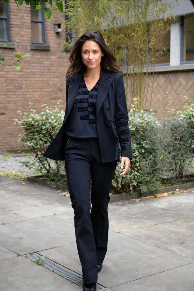 Zip73 zwarte dames t-shirt | Sfeerbeeld, In situatie