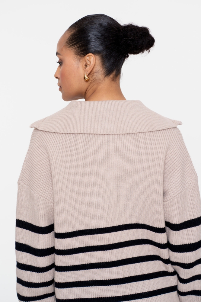 Geisha beige dames trui | Model achteraanzicht