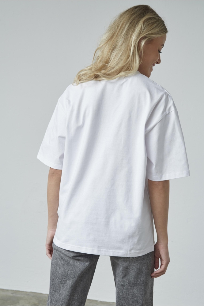 SisterS point witte dames t-shirt | Model achteraanzicht