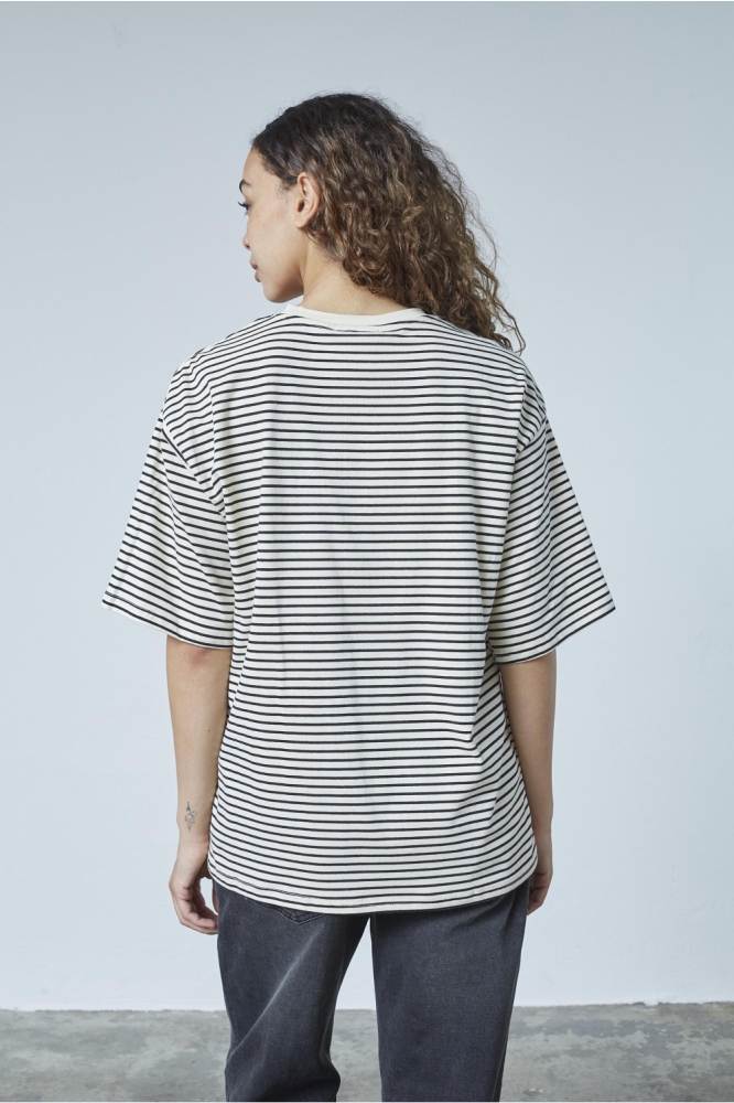 SisterS point beige dames t-shirt | Model achteraanzicht