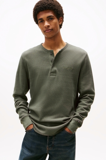 Tommy Jeans TJM SLIM WAFFLE SCRIPT HENLEY DDM0DM21812 MRH PEWTER GREEN