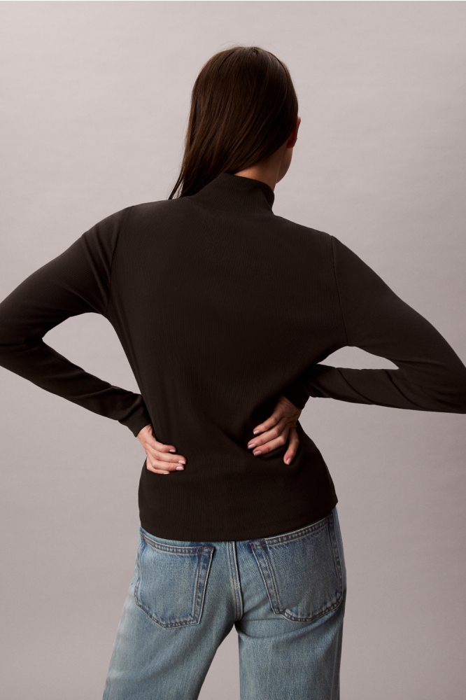 Calvin Klein zwarte dames t-shirt | Model achteraanzicht