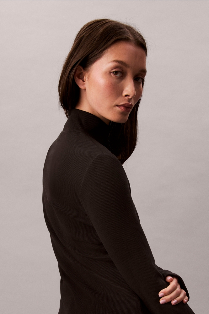 Calvin Klein zwarte dames t-shirt | Model zijaanzicht