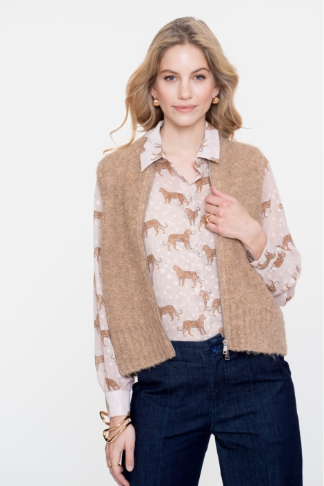 Geisha beige dames gilet | Model vooraanzicht