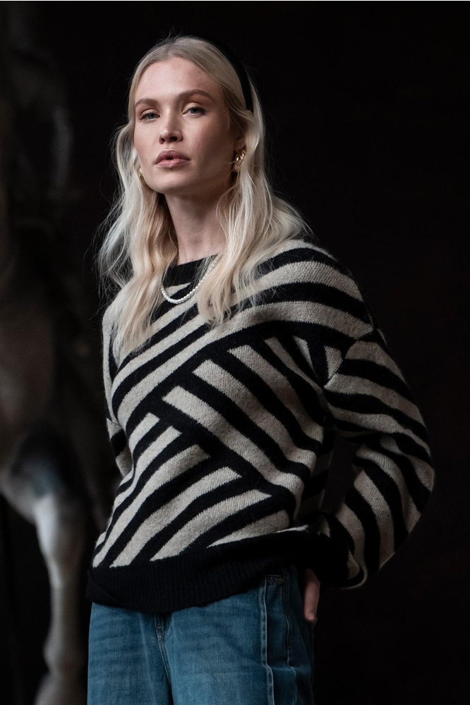 Geisha beige dames trui | Sfeerbeeld, In situatie