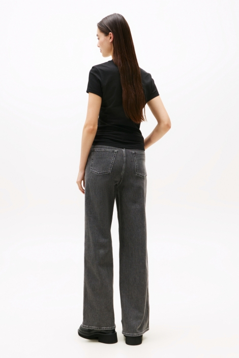 Tommy Jeans zwarte dames t-shirt | Model