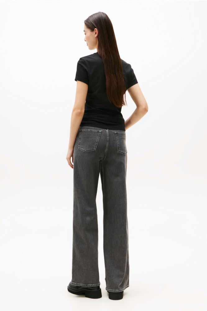 Tommy Jeans zwarte dames t-shirt | Model