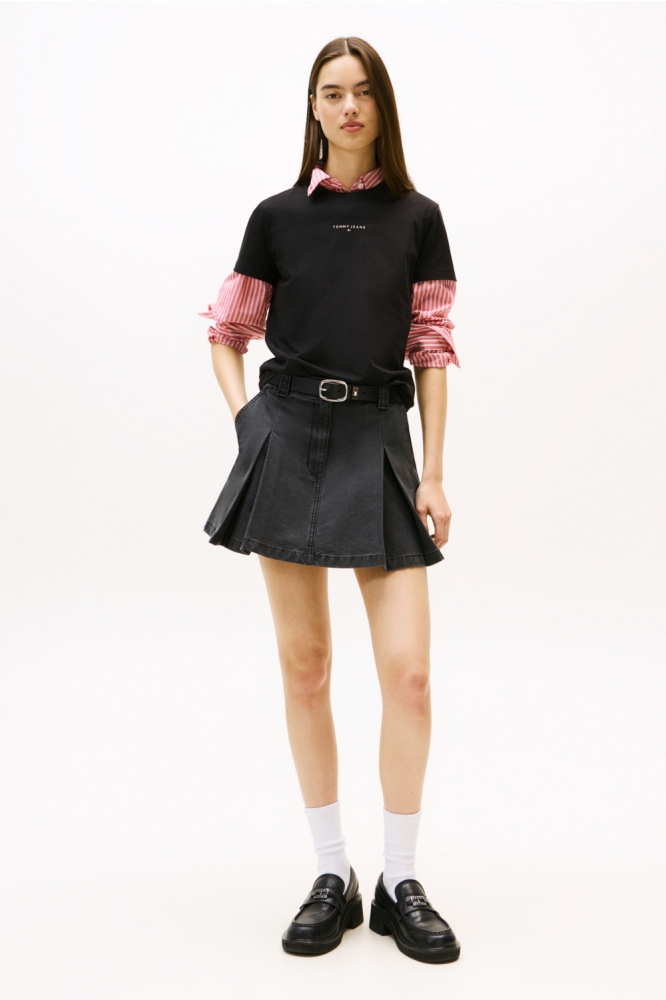 Tommy Jeans zwarte dames t-shirt | Model