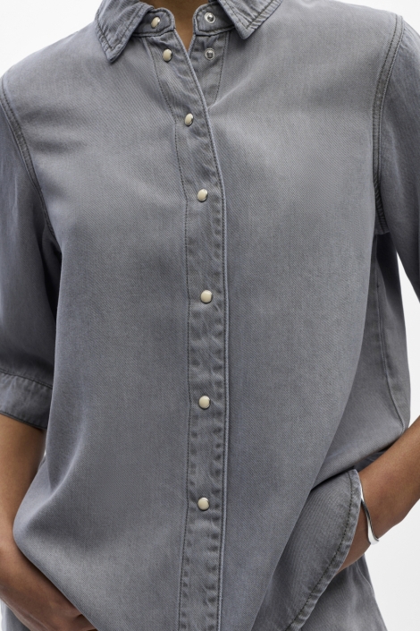 Object grijze dames blouse | Close up