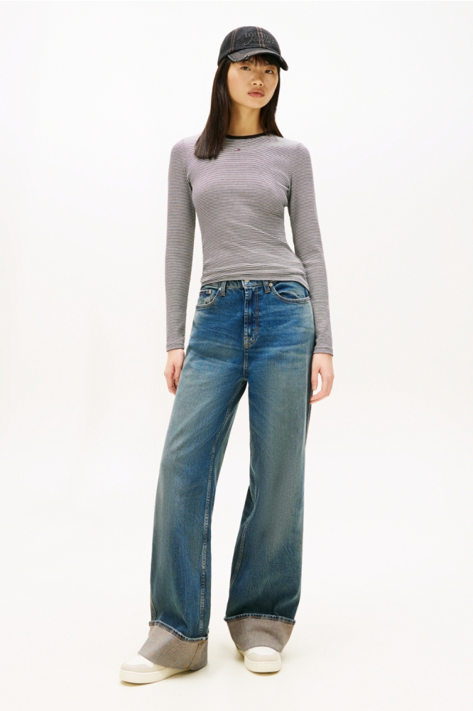 Tommy Jeans zwarte dames t-shirt | Model