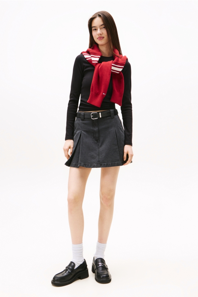 Tommy Jeans zwarte dames t-shirt | Model