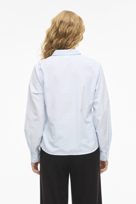 Vila blauwe dames blouse | Model achteraanzicht