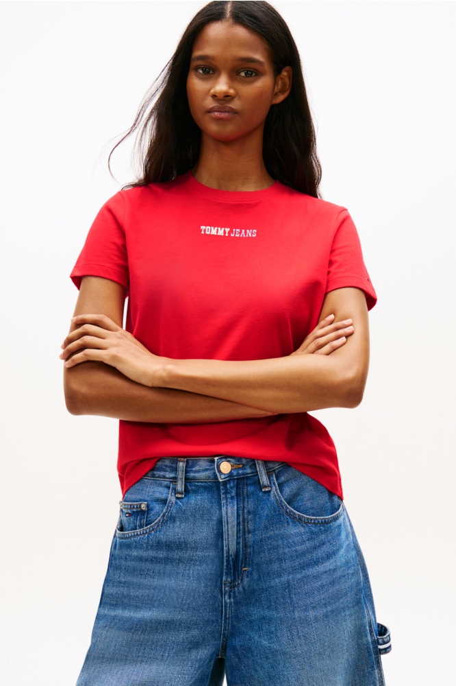 Tommy Jeans rode dames t-shirt | Model vooraanzicht