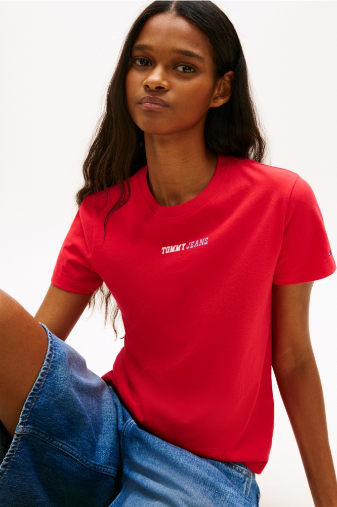 Tommy Jeans rode dames t-shirt | Model vooraanzicht