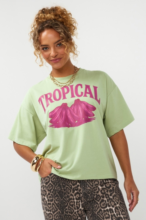 Ydence groene dames t-shirt | Model vooraanzicht