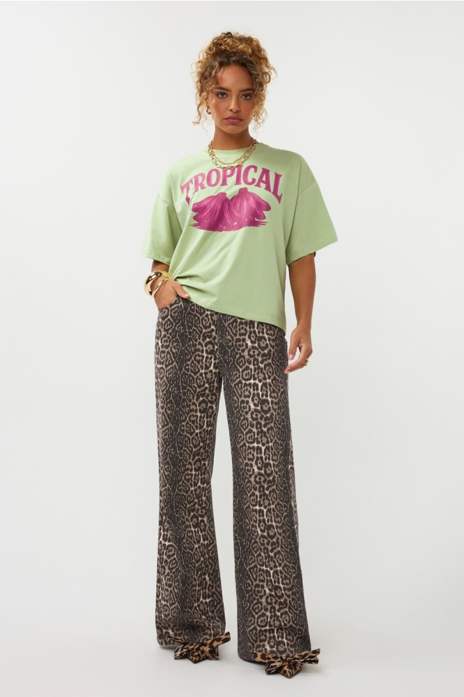 Ydence groene dames t-shirt | Model