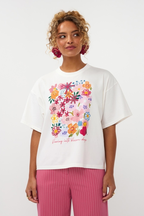 Ydence witte dames t-shirt | Model vooraanzicht