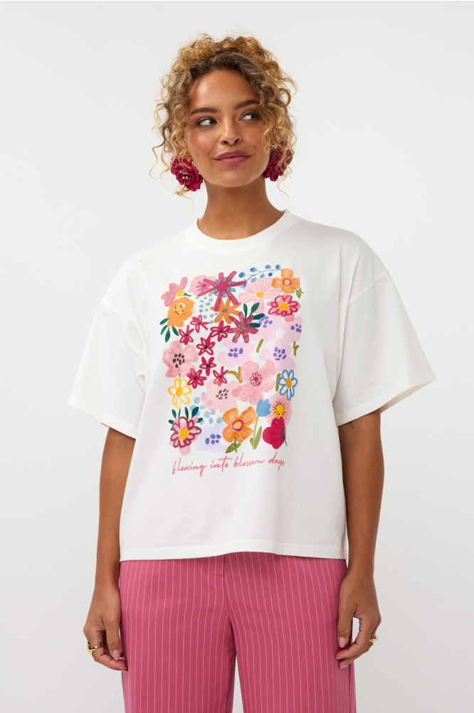 Ydence witte dames t-shirt | Model vooraanzicht
