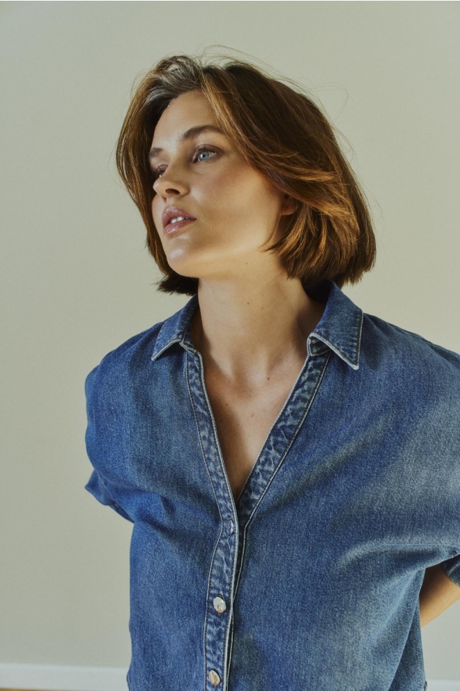 Freequent blauwe dames blouse | Sfeerbeeld, In situatie