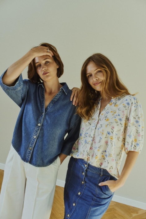 Freequent blauwe dames blouse | Sfeerbeeld, In situatie