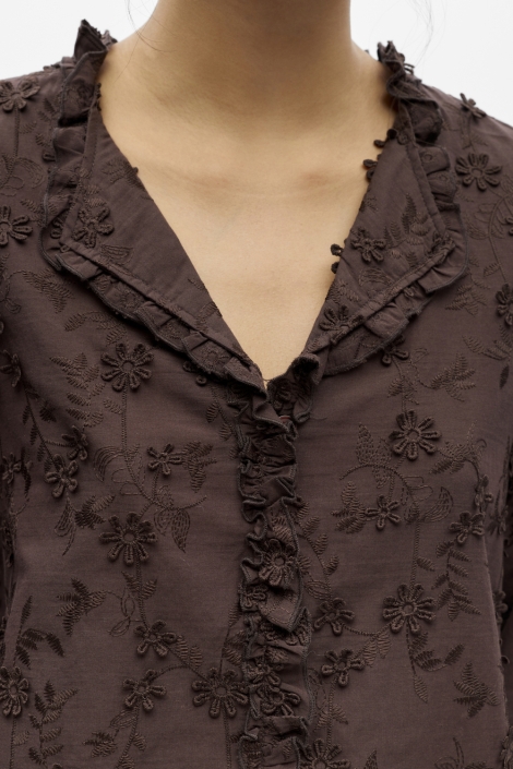 Object bruine dames blouse | Close up