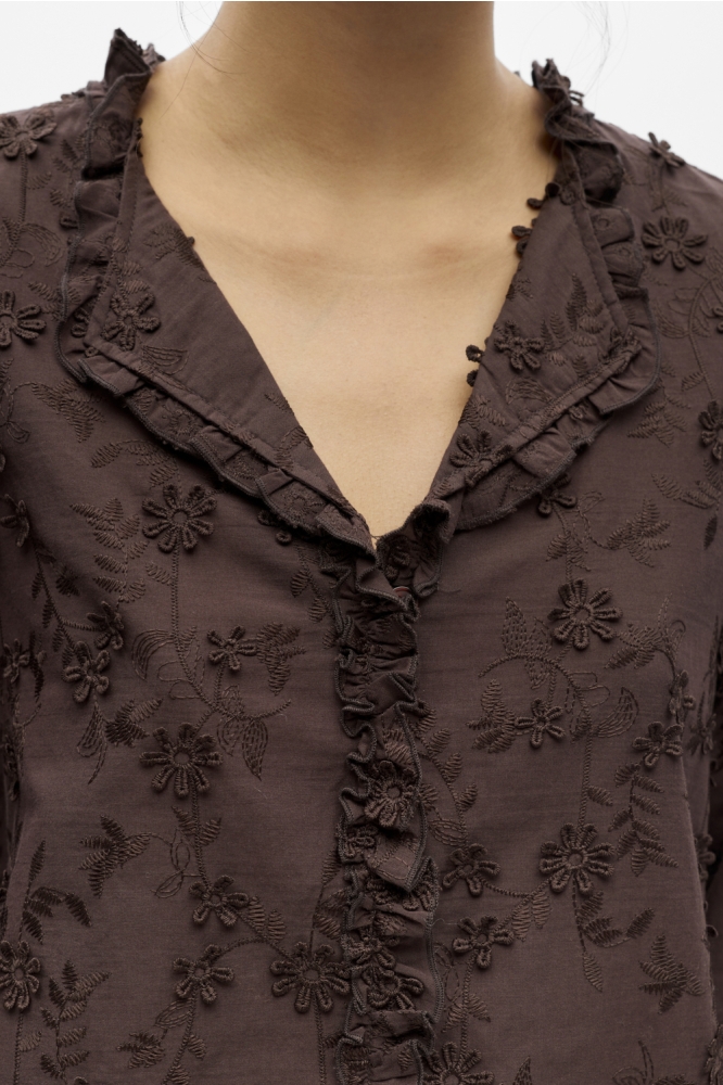 Object bruine dames blouse | Close up