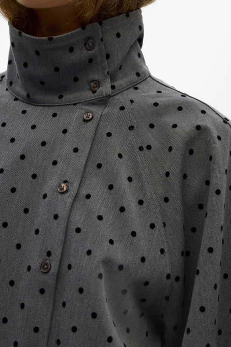Object grijze dames blouse | Close up