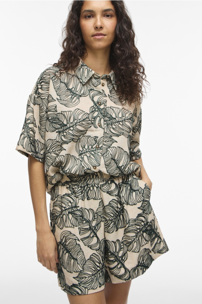 Vila beige dames blouse | Model vooraanzicht