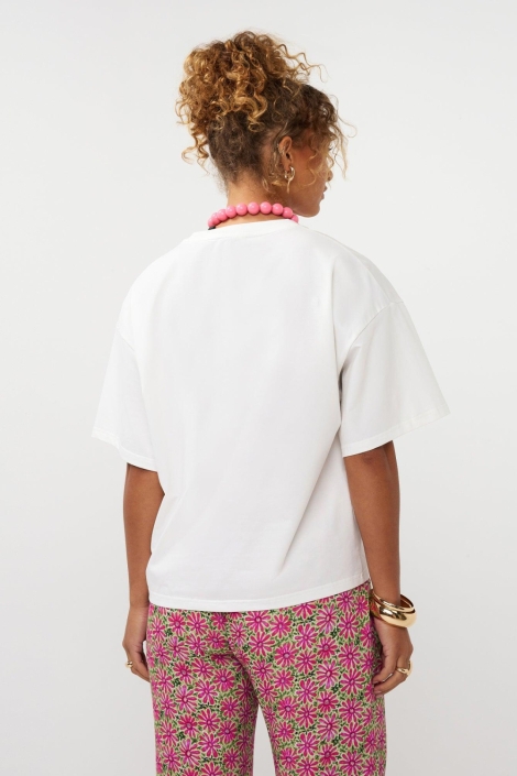 Ydence witte dames t-shirt | Model achteraanzicht