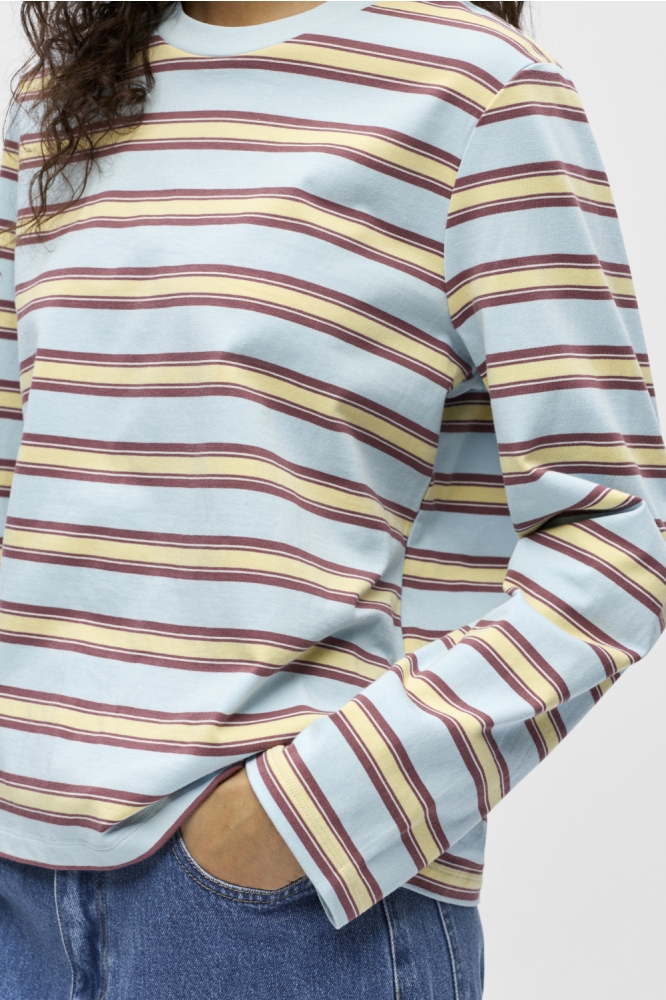 Object blauwe dames t-shirt | Close up