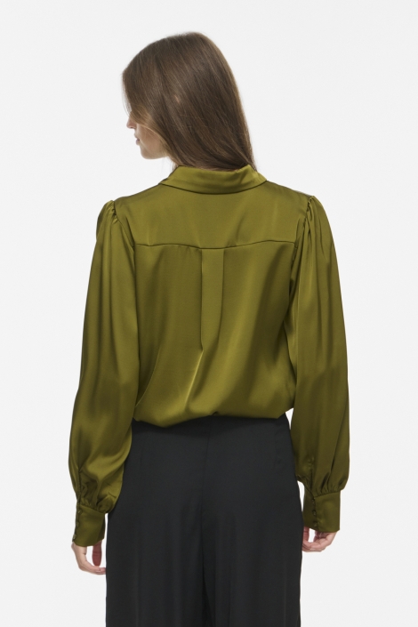 Vila groene dames blouse | Model achteraanzicht