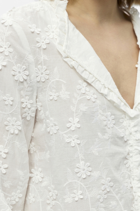 Object witte dames blouse | Close up