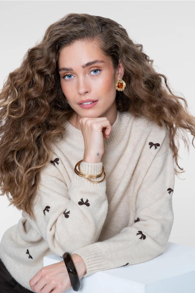 Geisha beige dames trui | Model vooraanzicht