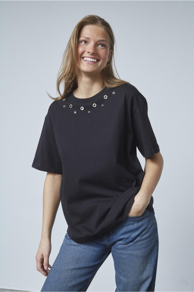 SisterS point zwarte dames t-shirt | Model vooraanzicht