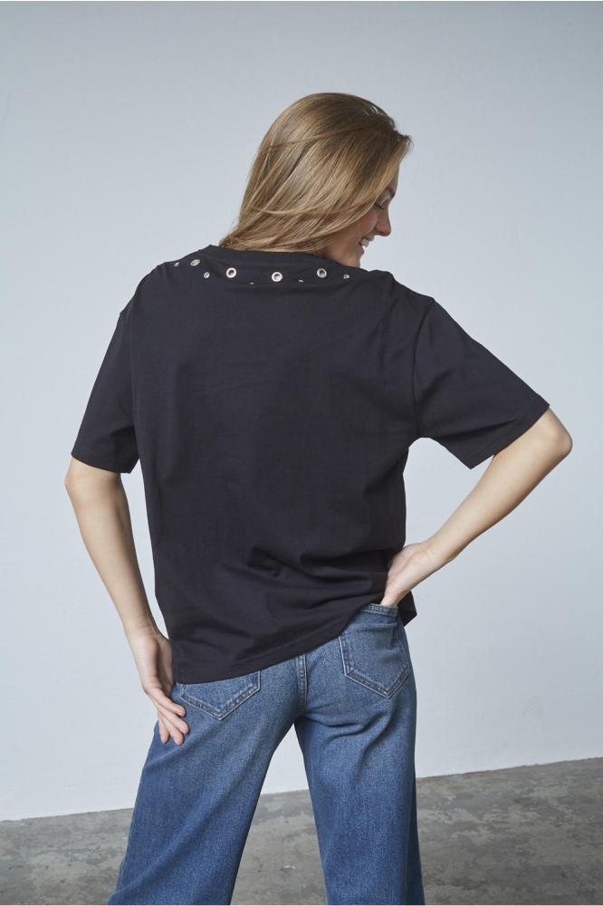 SisterS point zwarte dames t-shirt | Model achteraanzicht