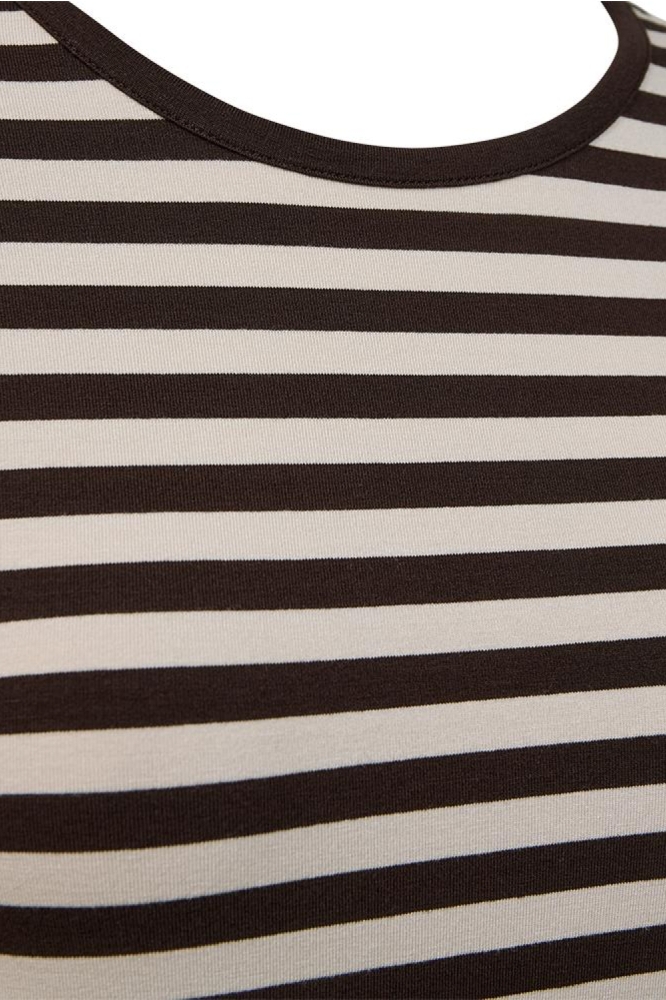 Freequent bruine dames t-shirt | Close up