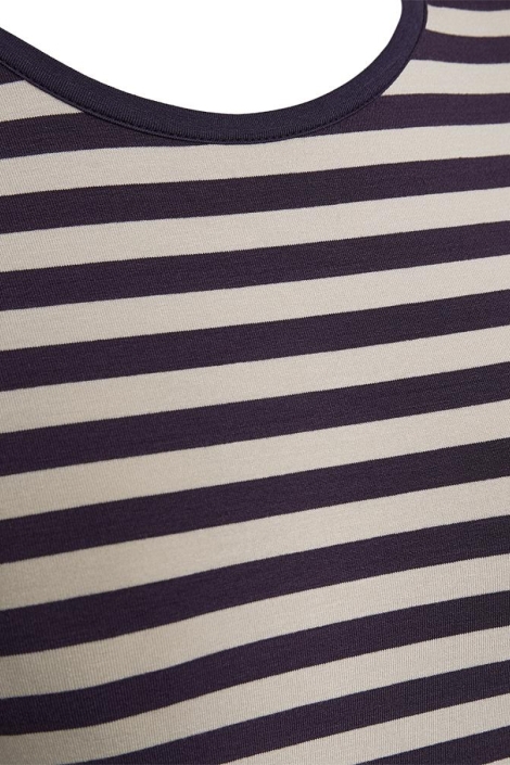 Freequent paarse dames t-shirt | Close up