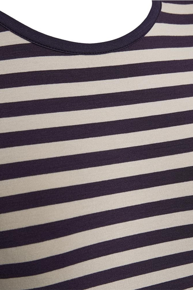 Freequent paarse dames t-shirt | Close up