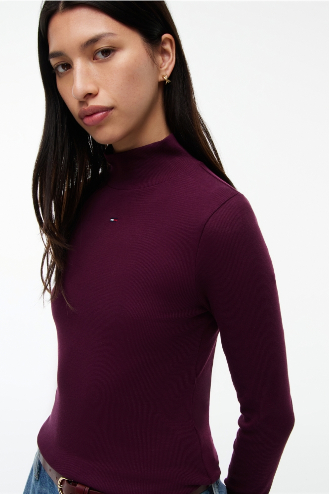 Tommy Jeans bordeaux dames t-shirt | Model zijaanzicht